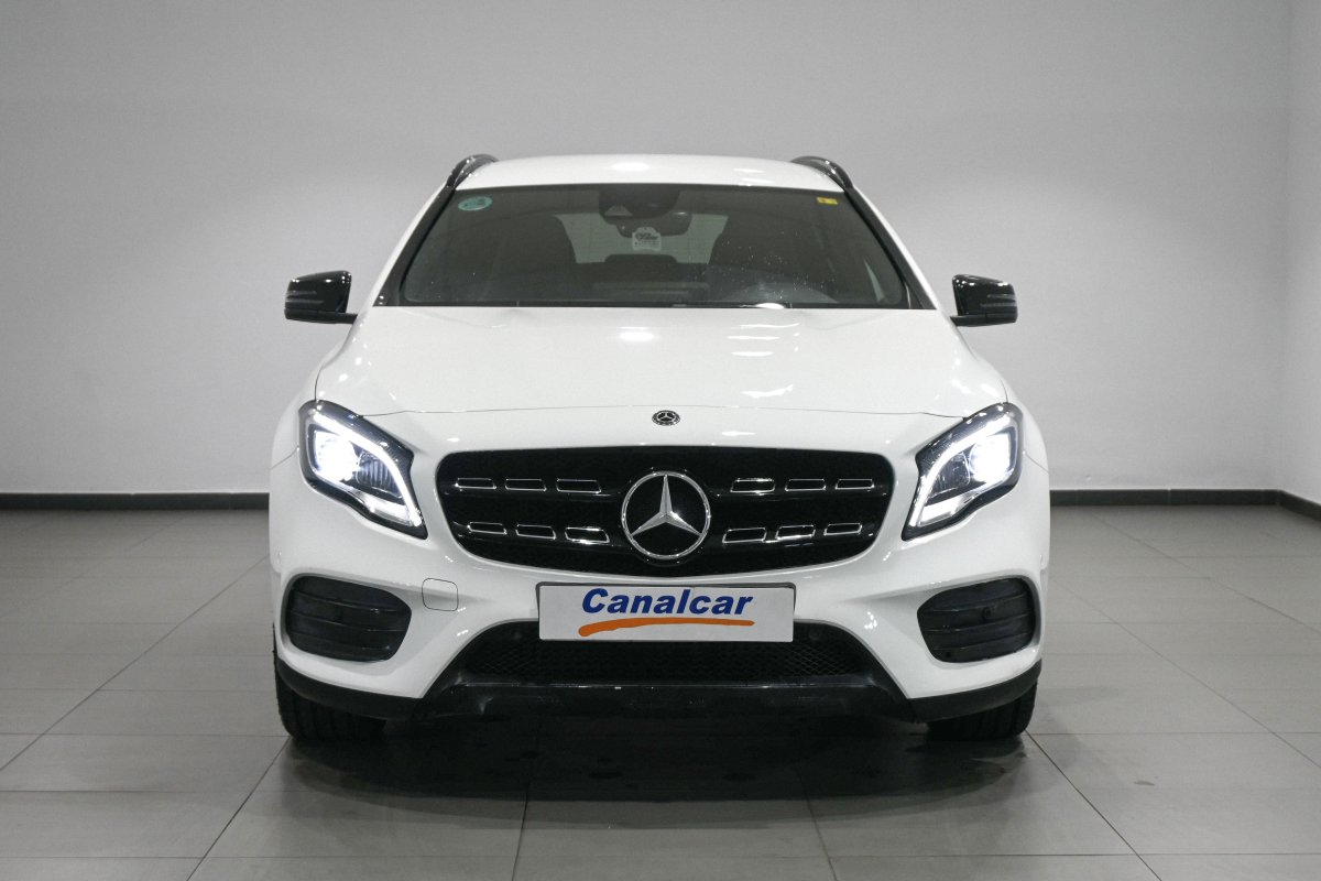 Foto Mercedes-Benz GLA 2