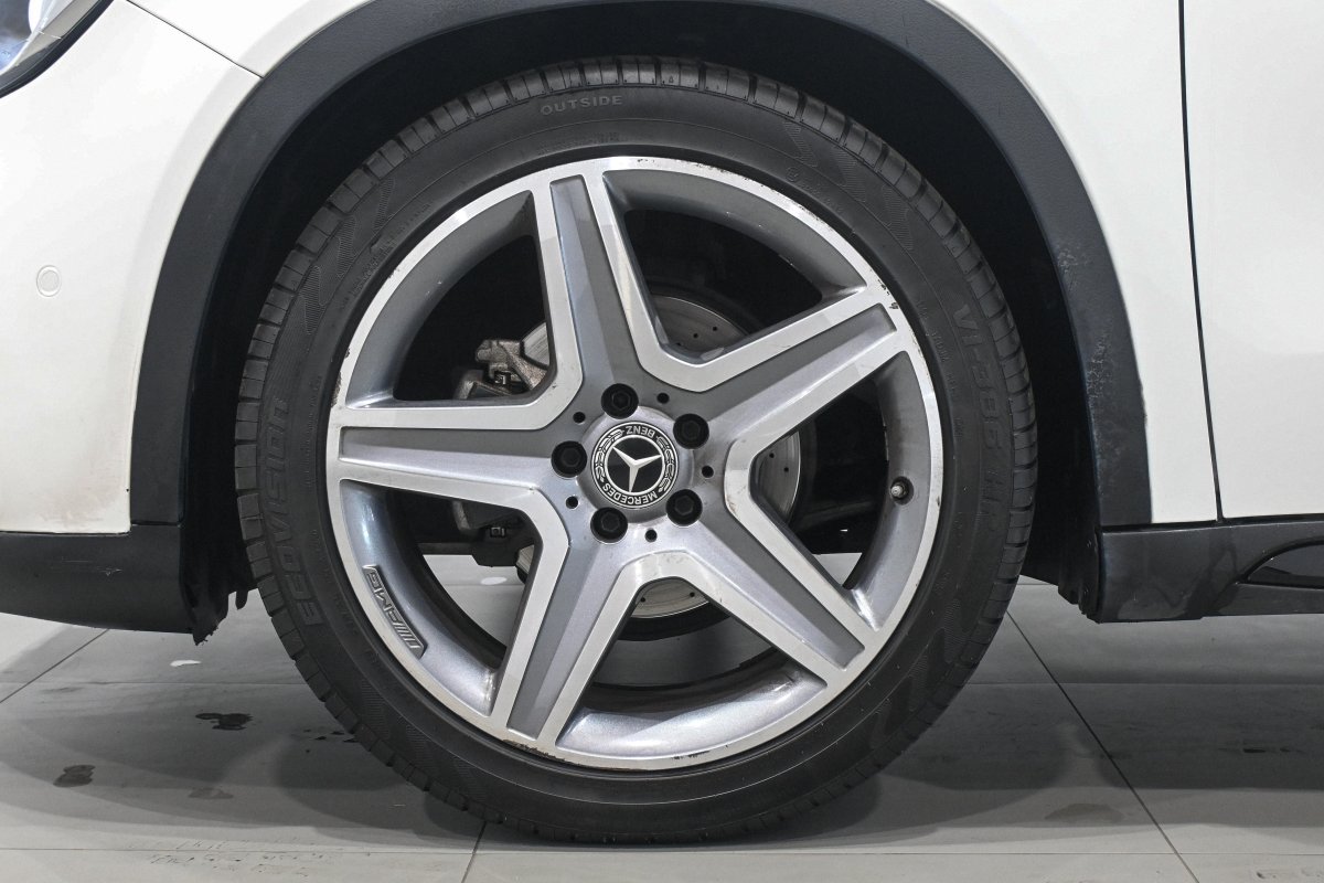 Foto Mercedes-Benz GLA 32