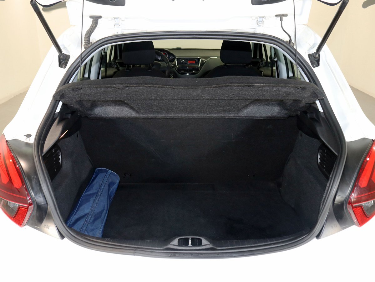 Foto Peugeot 208 8