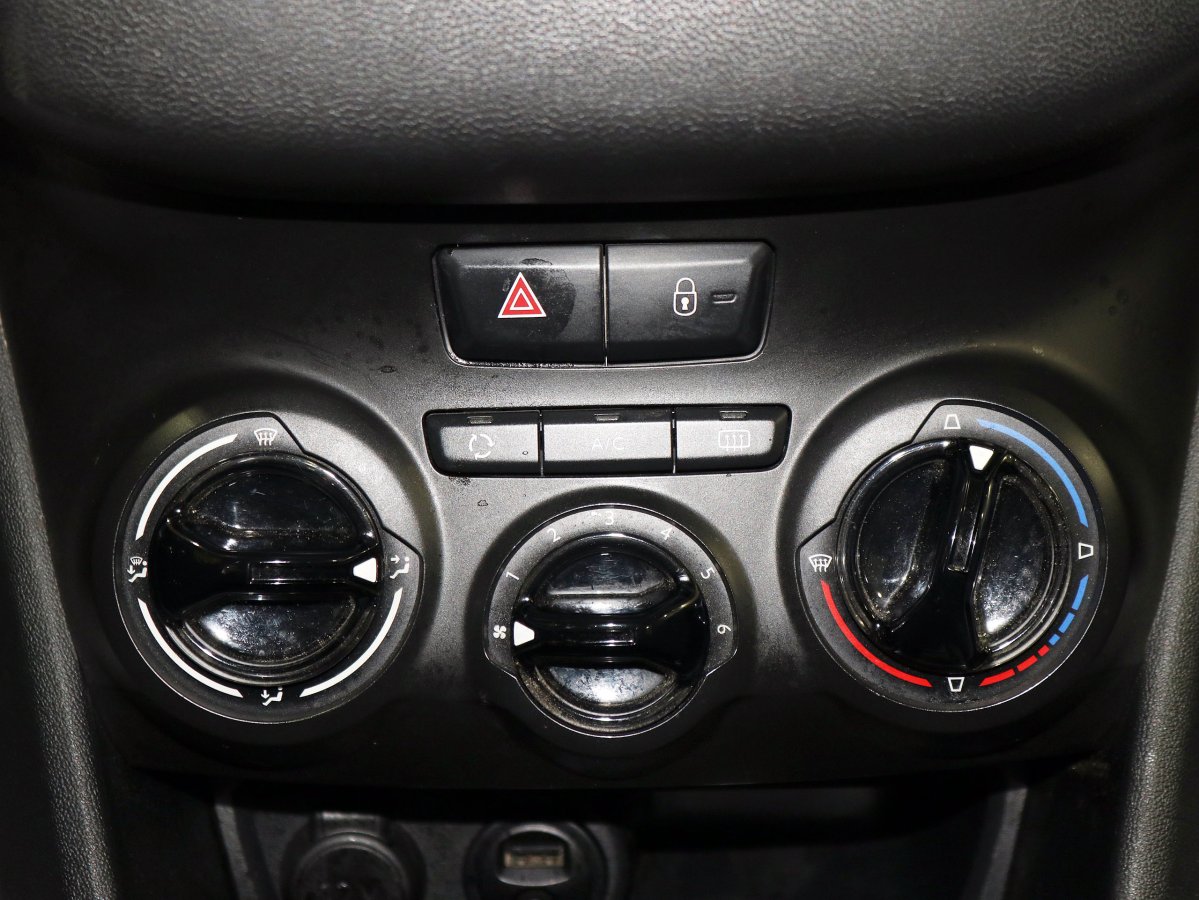 Foto Peugeot 208 14
