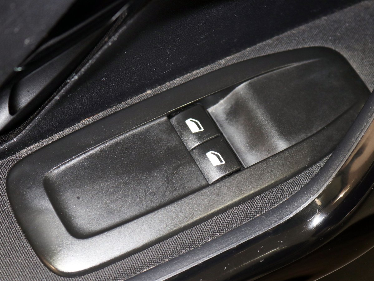 Foto Peugeot 208 16