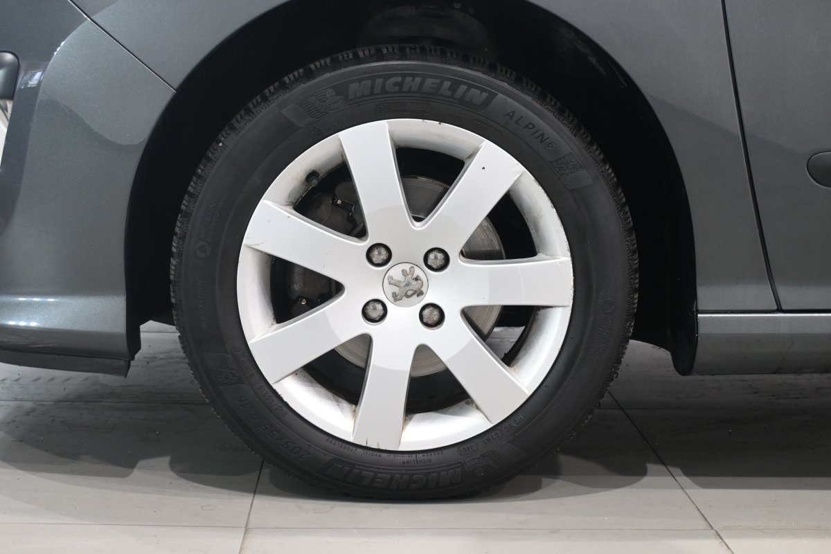 Foto Mercedes-Benz GLA 24