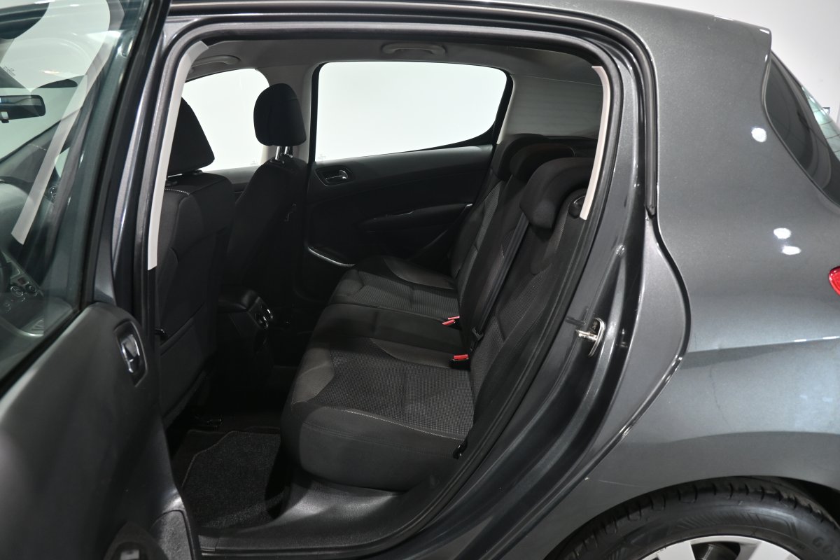 Foto Mercedes-Benz GLA 10