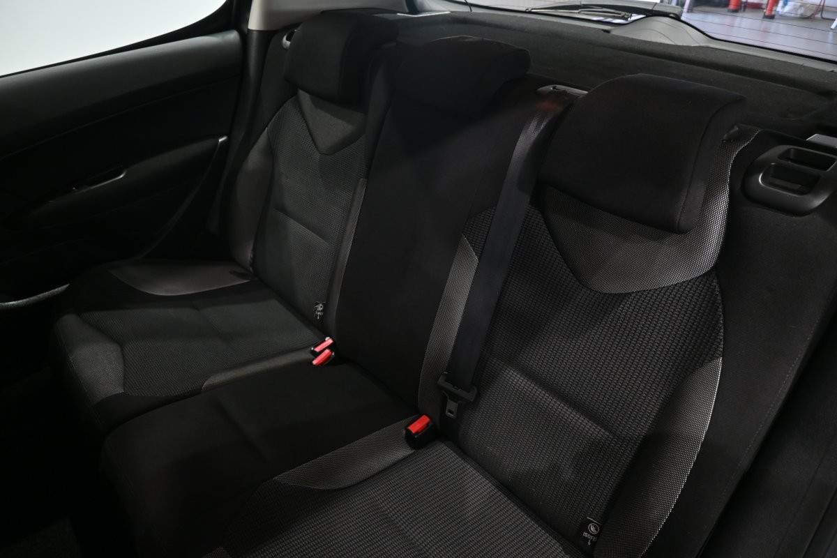 Foto Mercedes-Benz GLA 11
