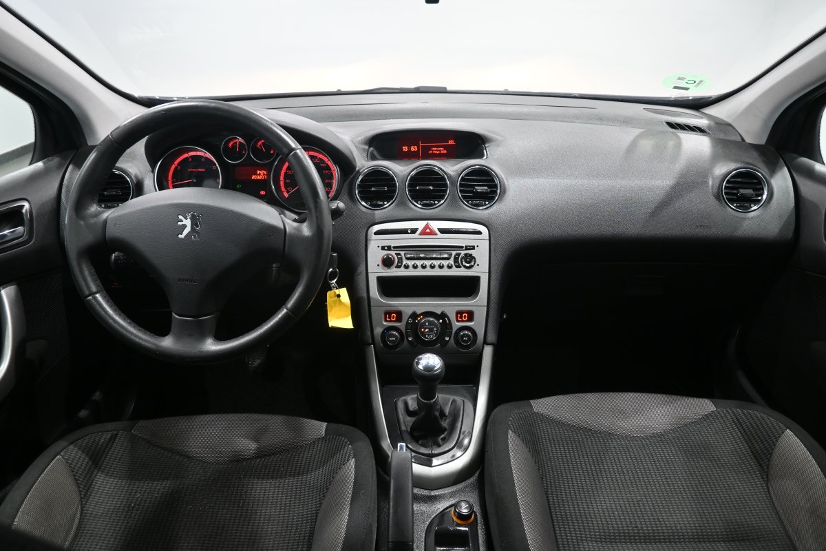 Foto Mercedes-Benz GLA 16