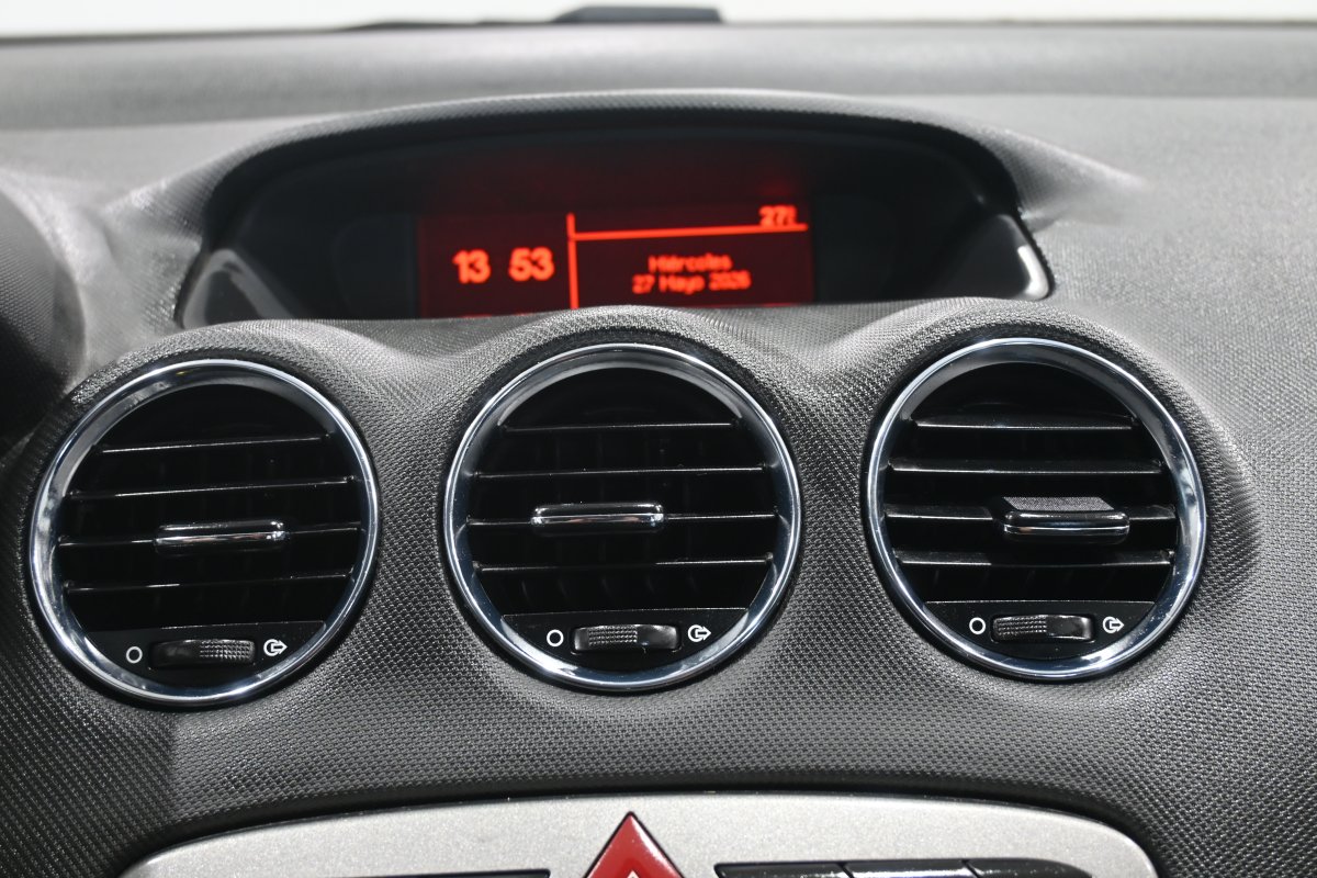 Foto Mercedes-Benz GLA 14
