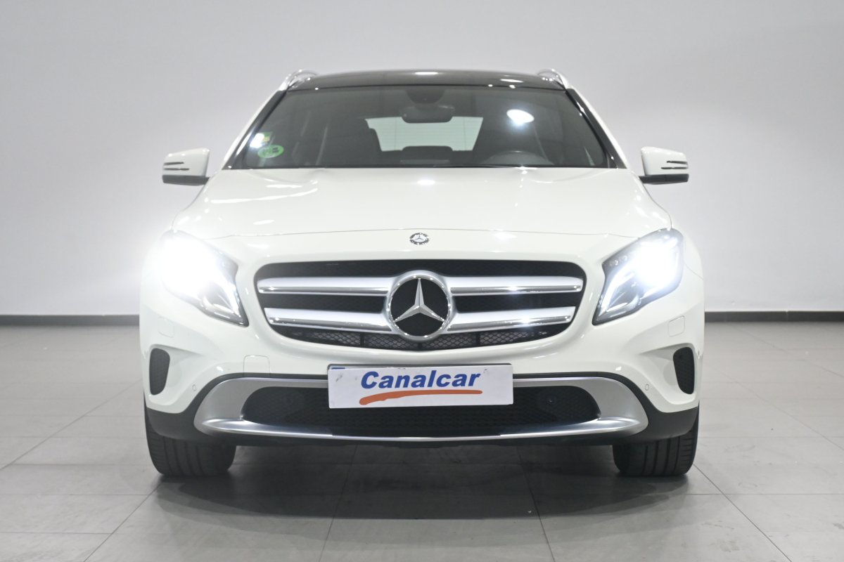 Foto Mercedes-Benz GLA 2