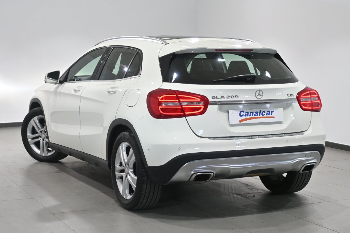 Foto Mercedes-Benz GLA 4