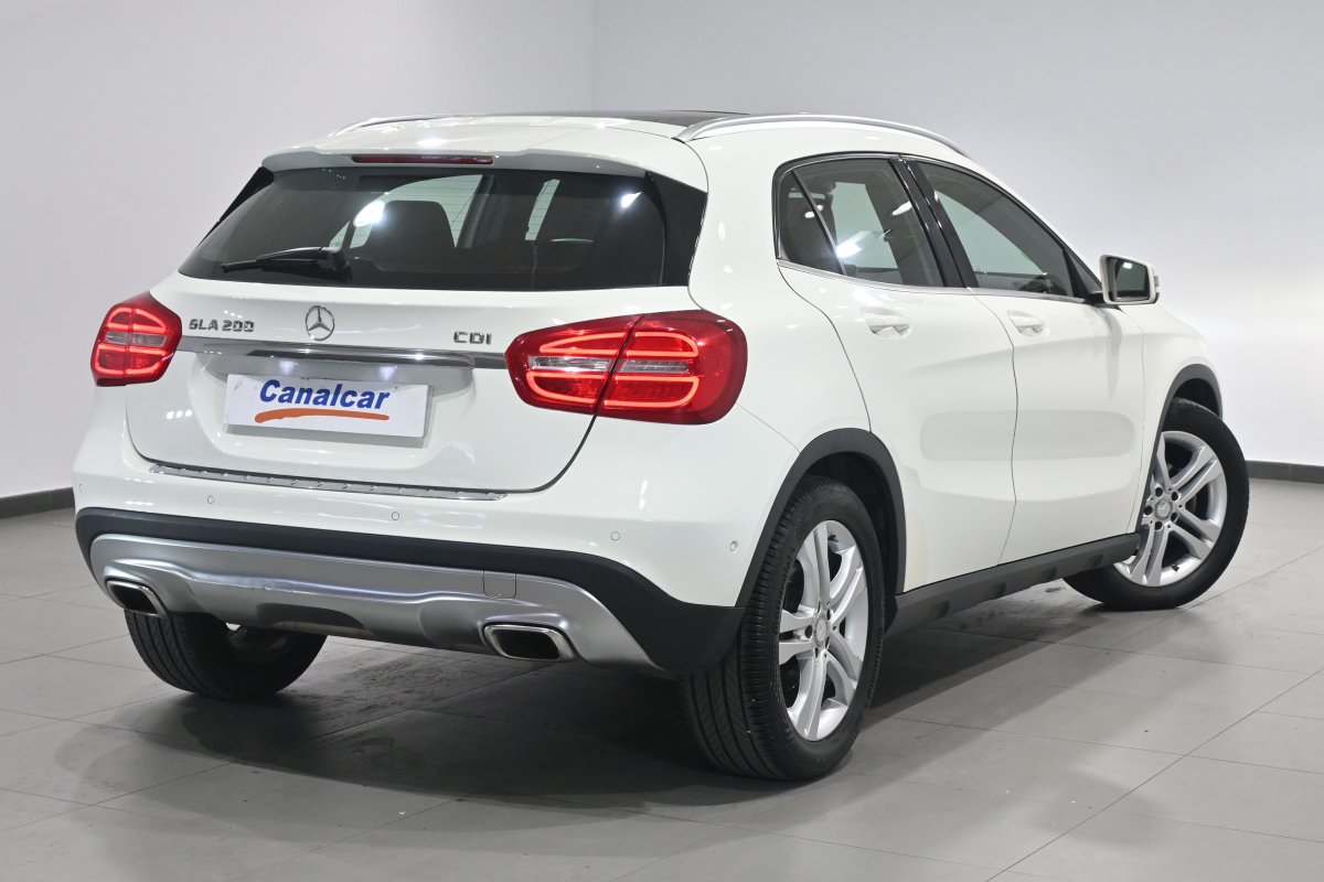 Foto Mercedes-Benz GLA 6