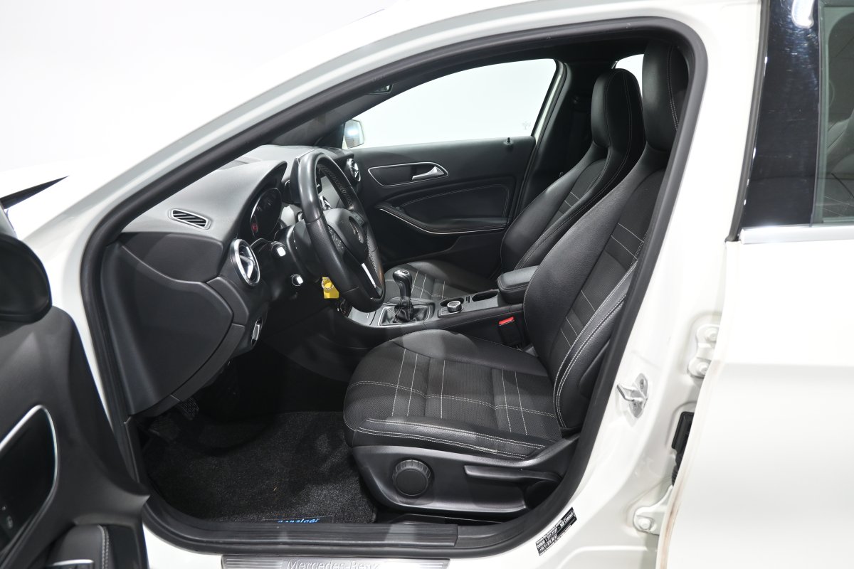 Foto Mercedes-Benz GLA 10