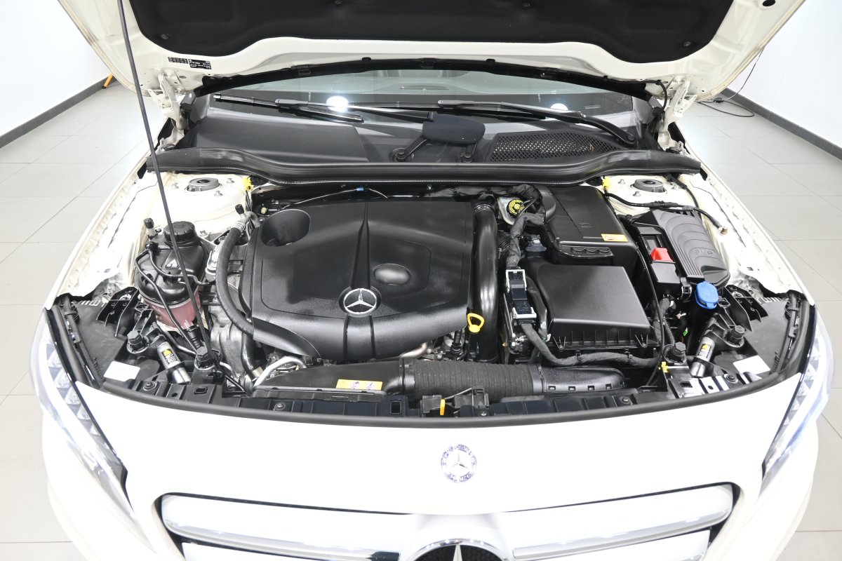 Foto Mercedes-Benz GLA 7