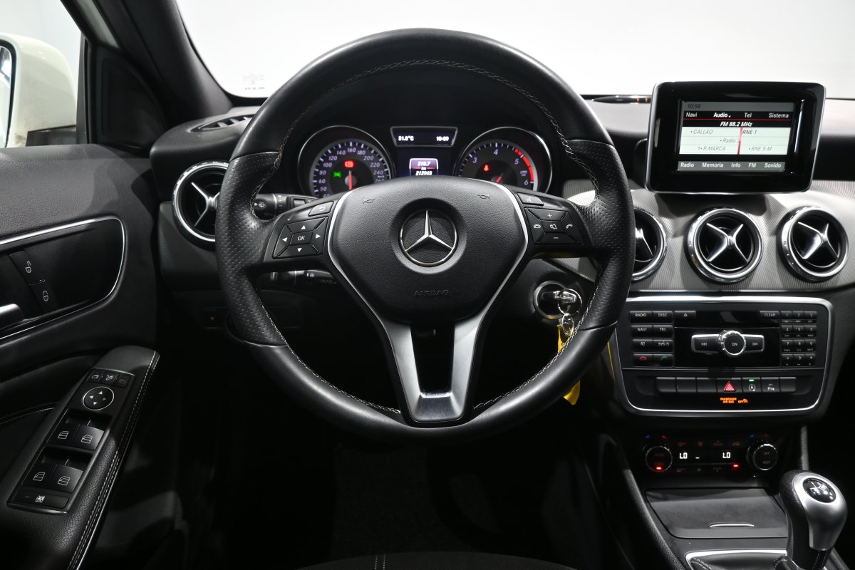 Foto Mercedes-Benz GLA 18