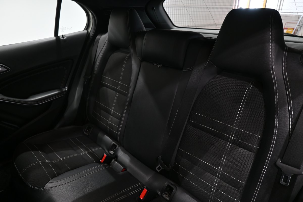 Foto Mercedes-Benz GLA 12