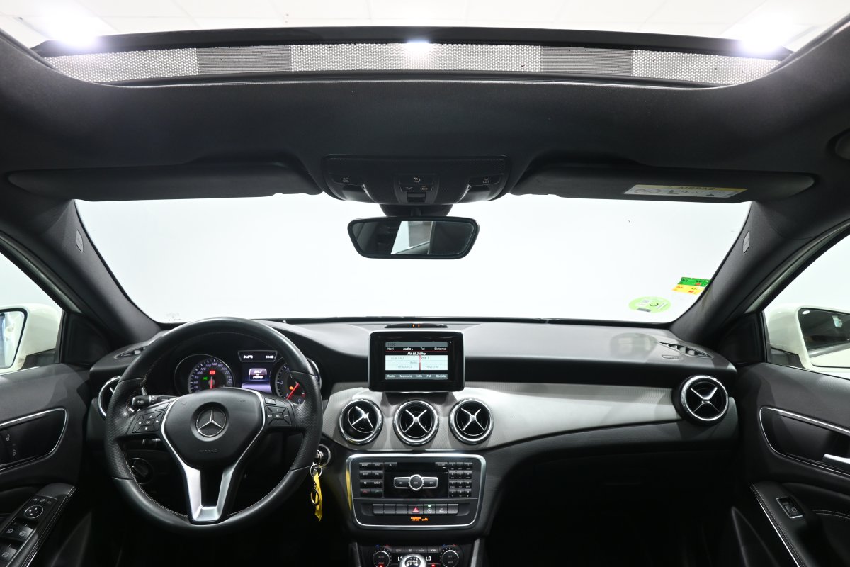 Foto Mercedes-Benz GLA 24