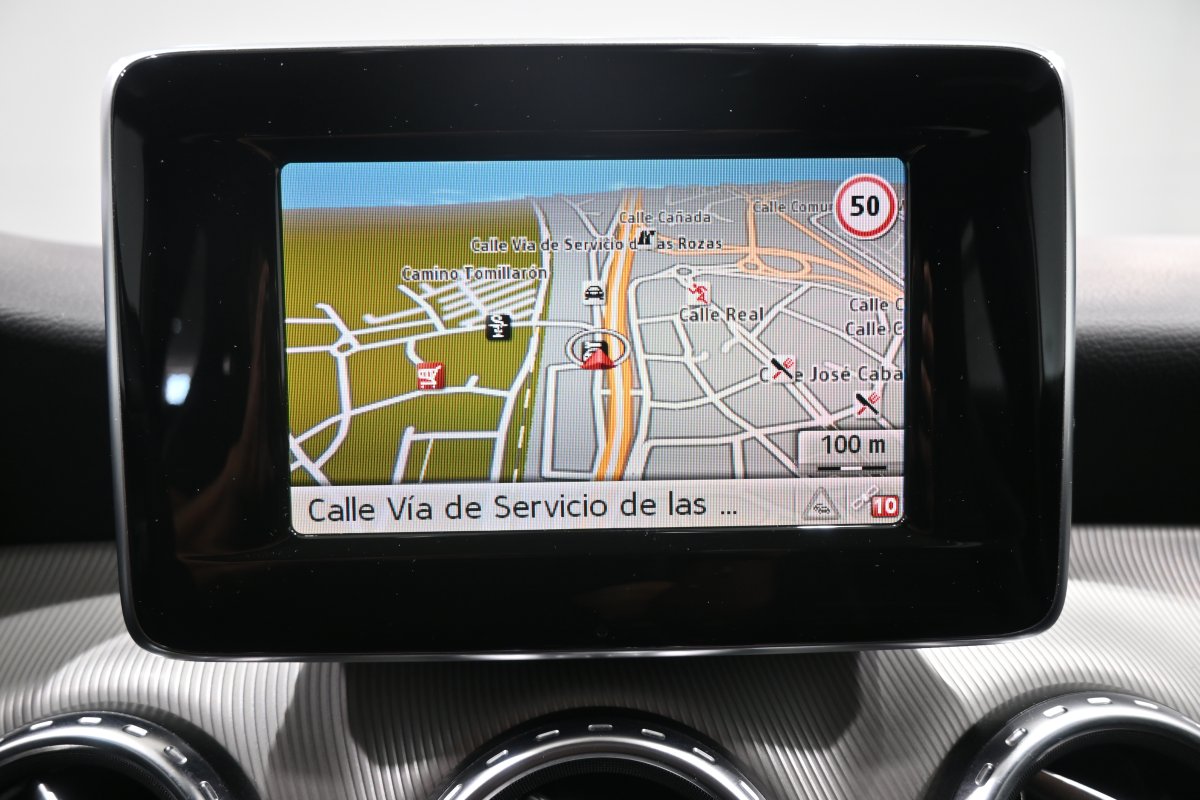 Foto Mercedes-Benz GLA 16