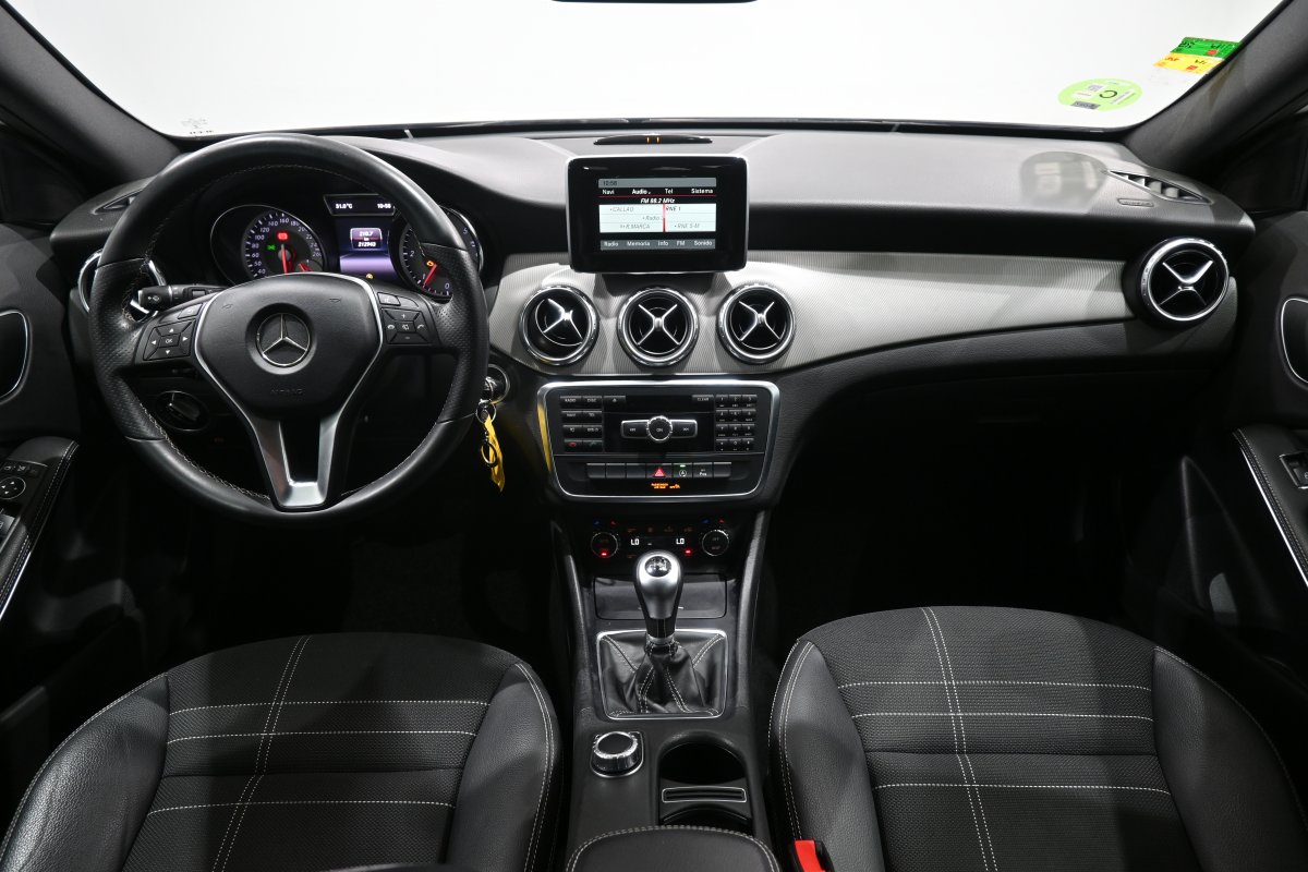Foto Mercedes-Benz GLA 17
