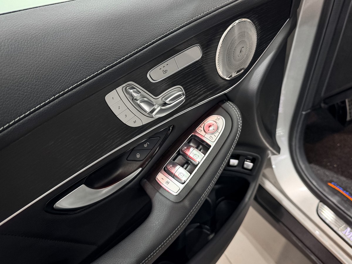 Foto Mercedes-Benz GLC 25