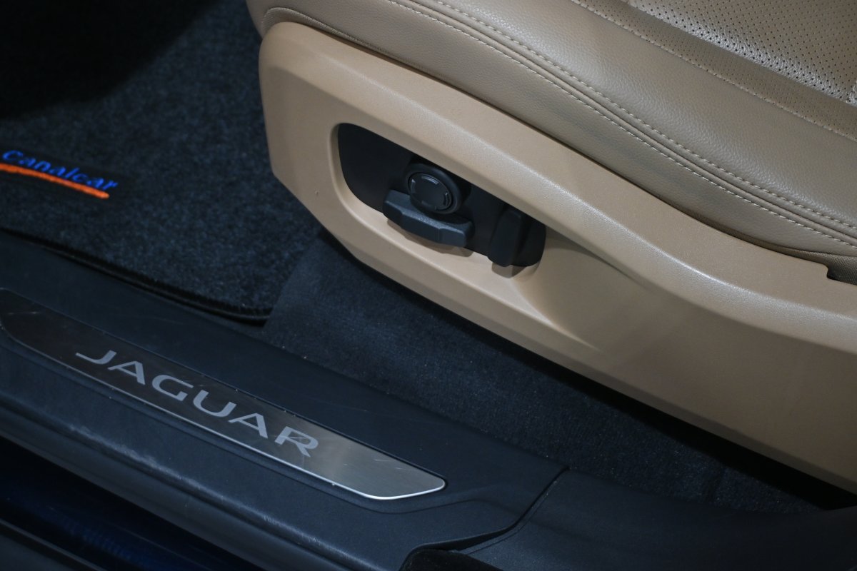 Foto Jaguar F-PACE 30