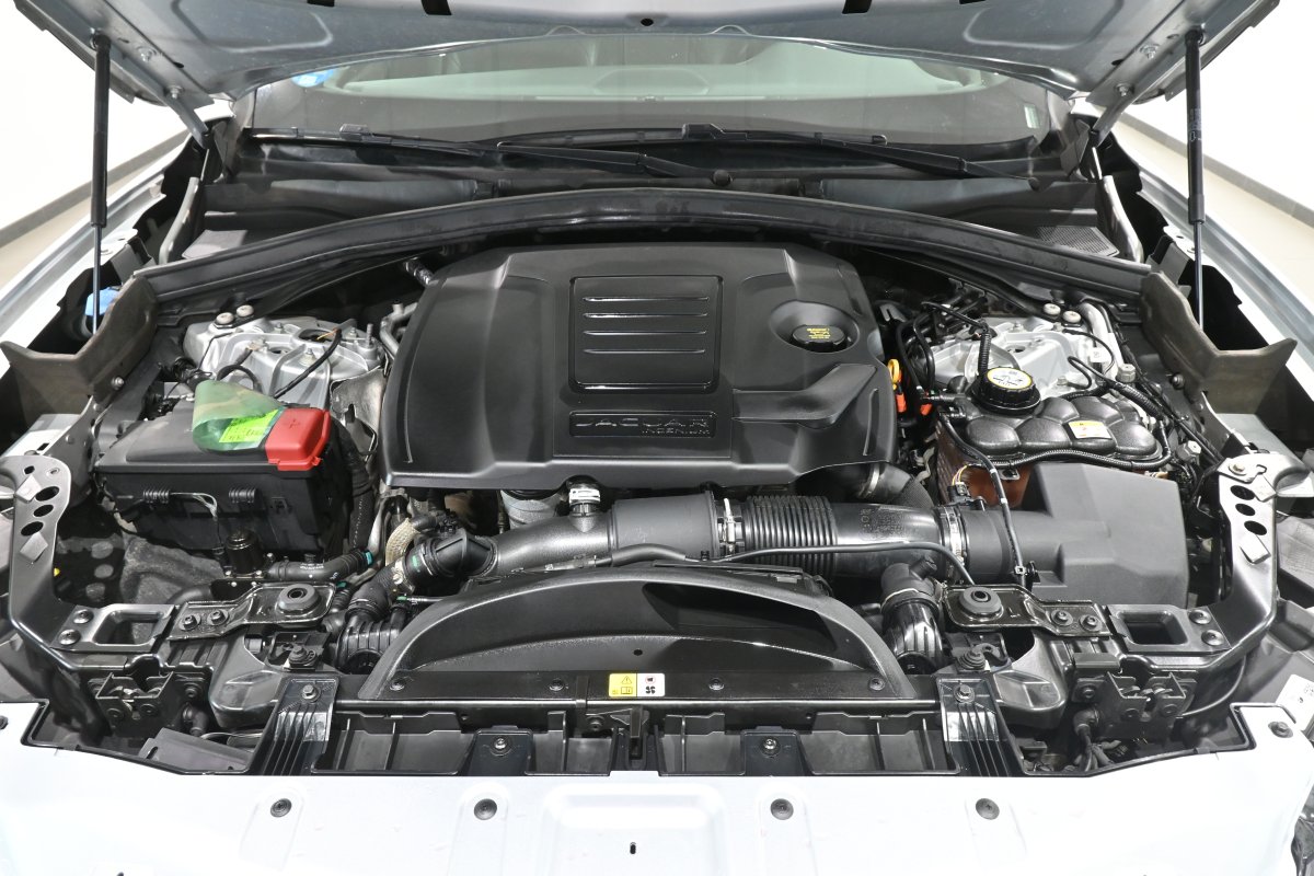 Foto Jaguar F-Pace 2.0 I4 PHEV 404PS AWD Auto RDynamic SE 404cv 7