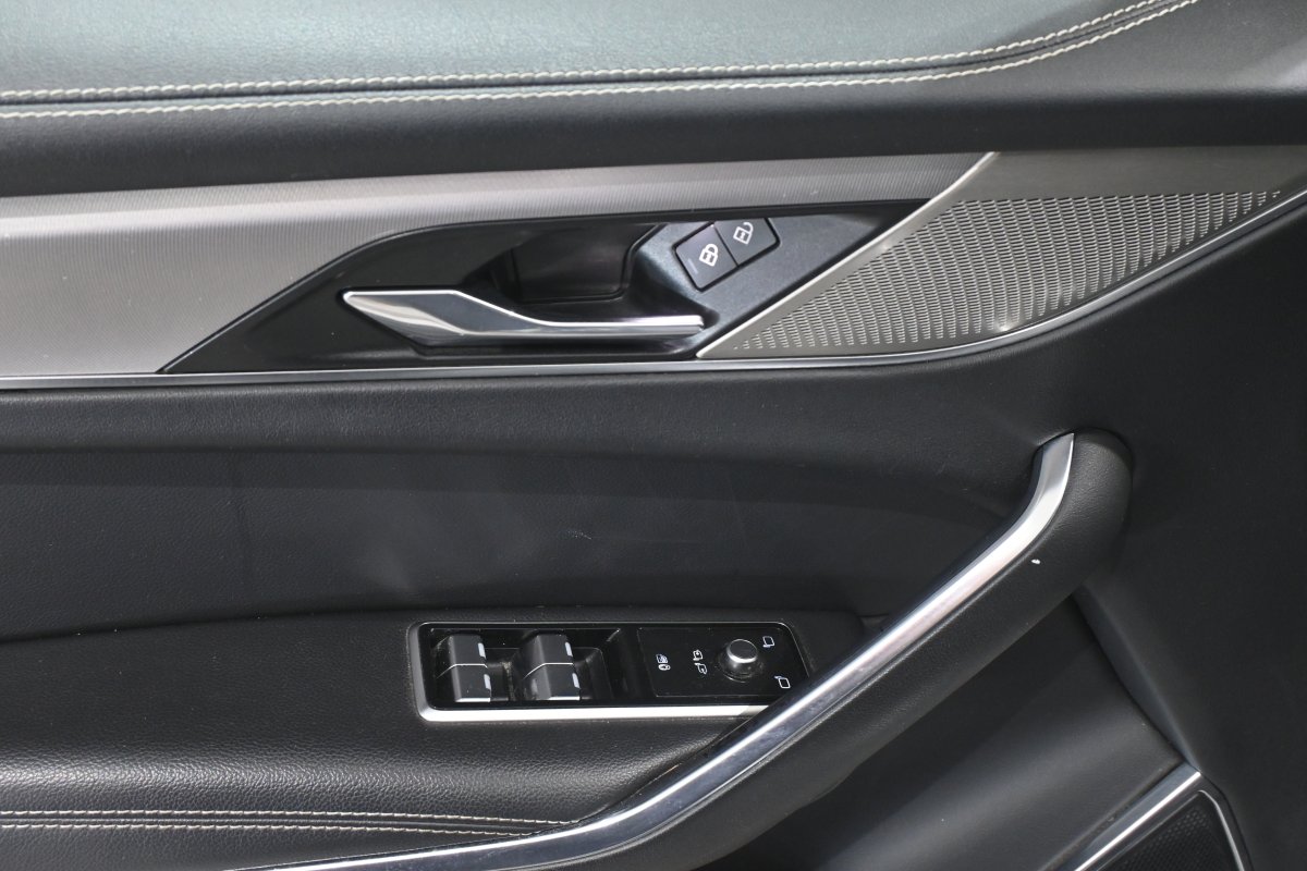 Foto Jaguar F-Pace 2.0 I4 PHEV 404PS AWD Auto RDynamic SE 404cv 32
