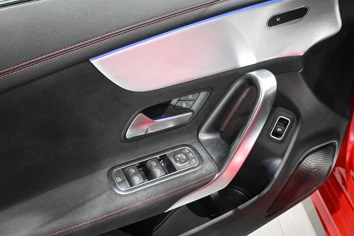 Foto Mercedes-Benz CLA 29