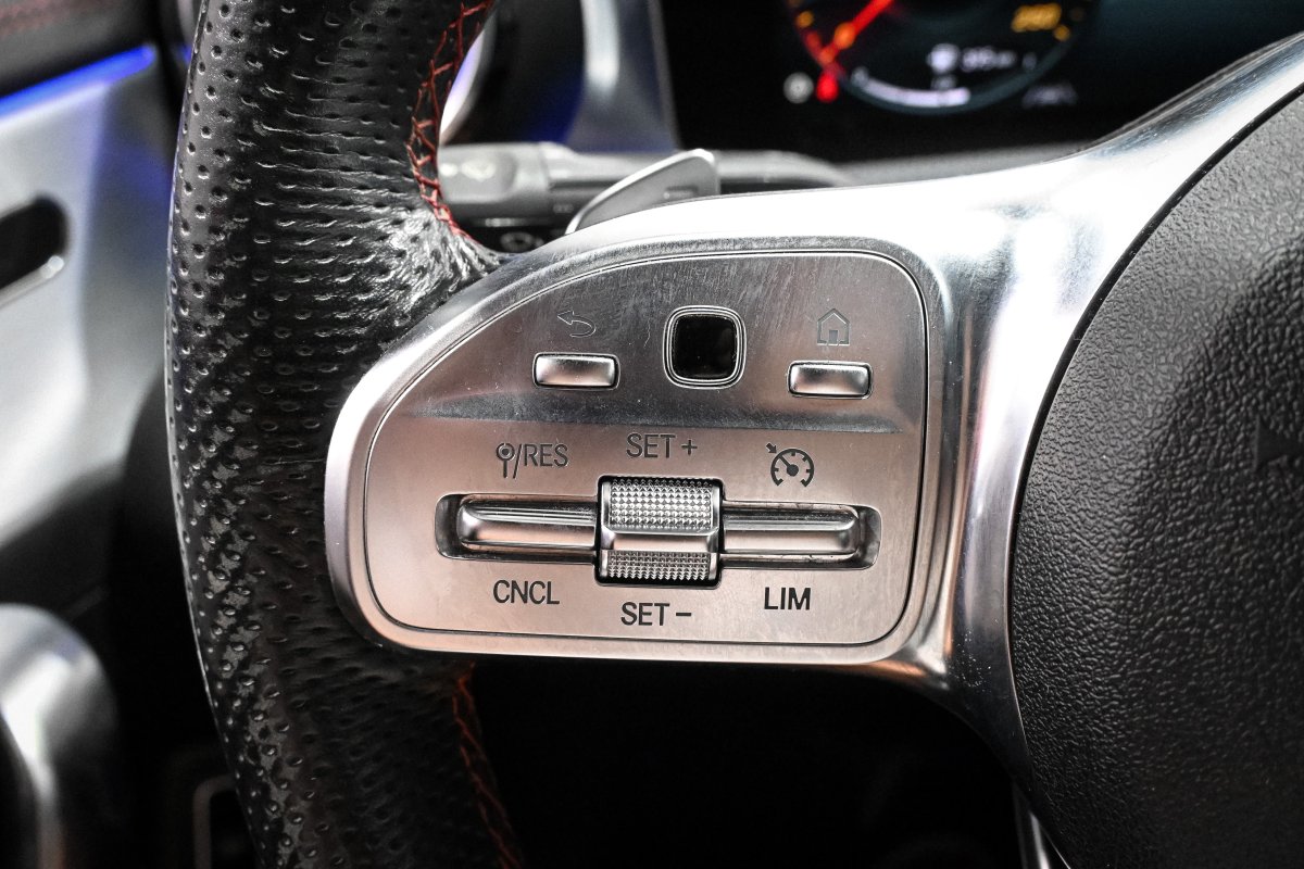 Foto Mercedes-Benz CLA 24
