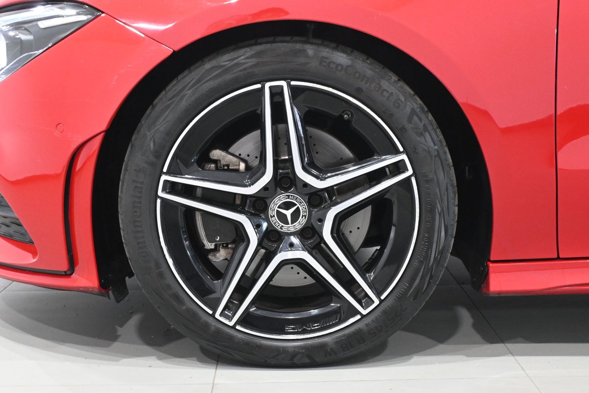 Foto Mercedes-Benz CLA 30