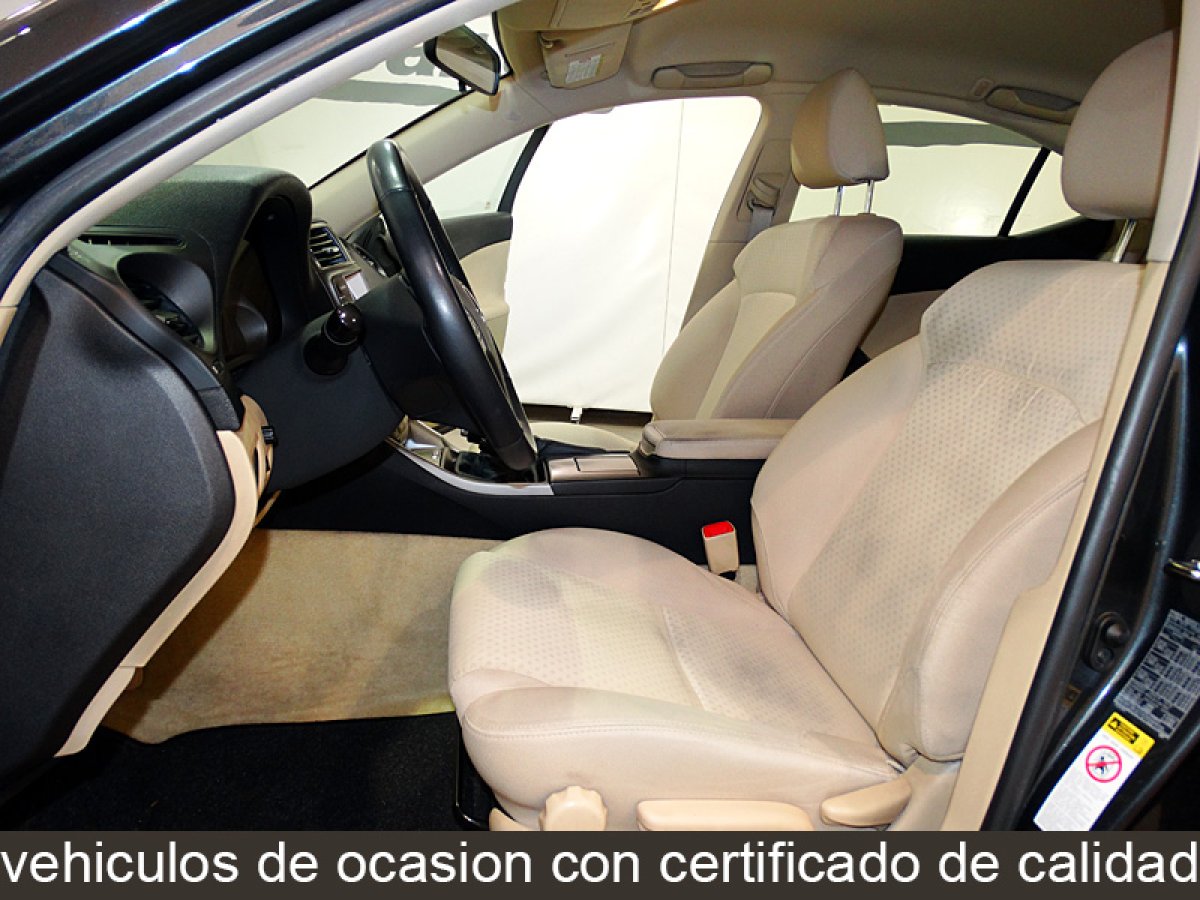 Foto Lexus IS 220d 19