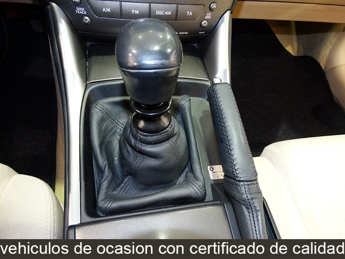 Foto Lexus IS 220d 32