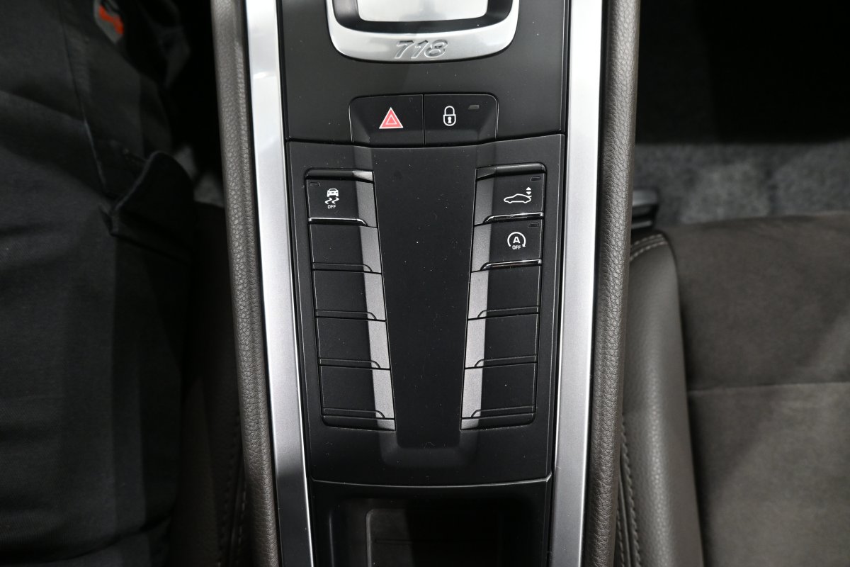 Foto Porsche 718 CAYMAN 18