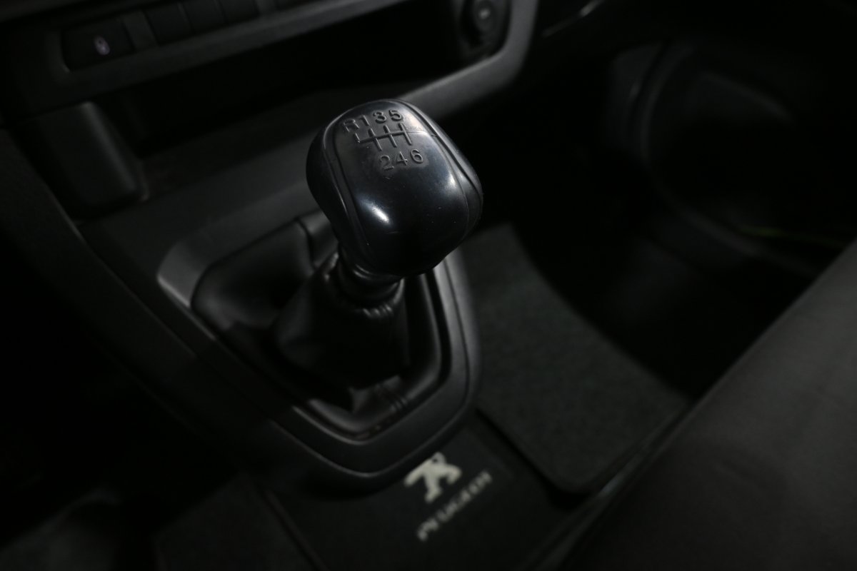 Foto Peugeot Traveller 19