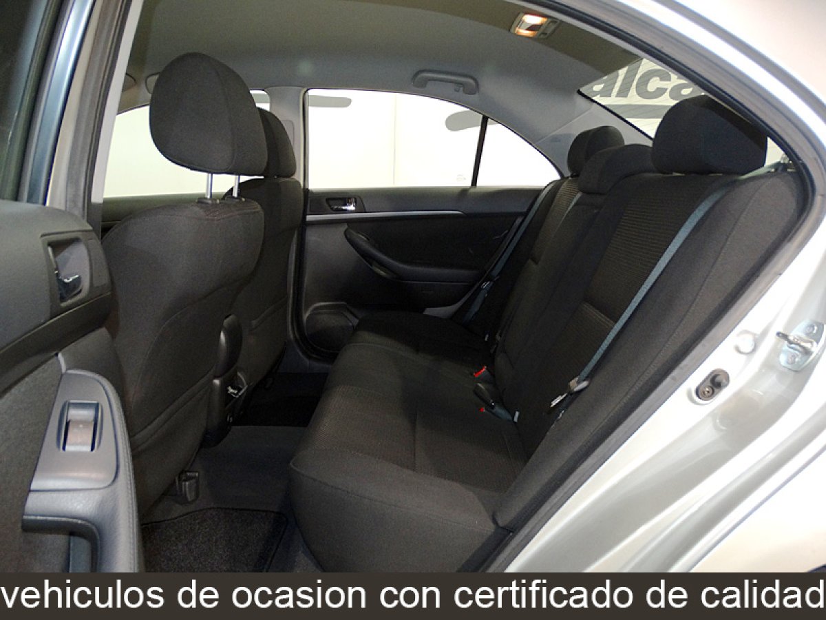 Foto Toyota Avensis 11