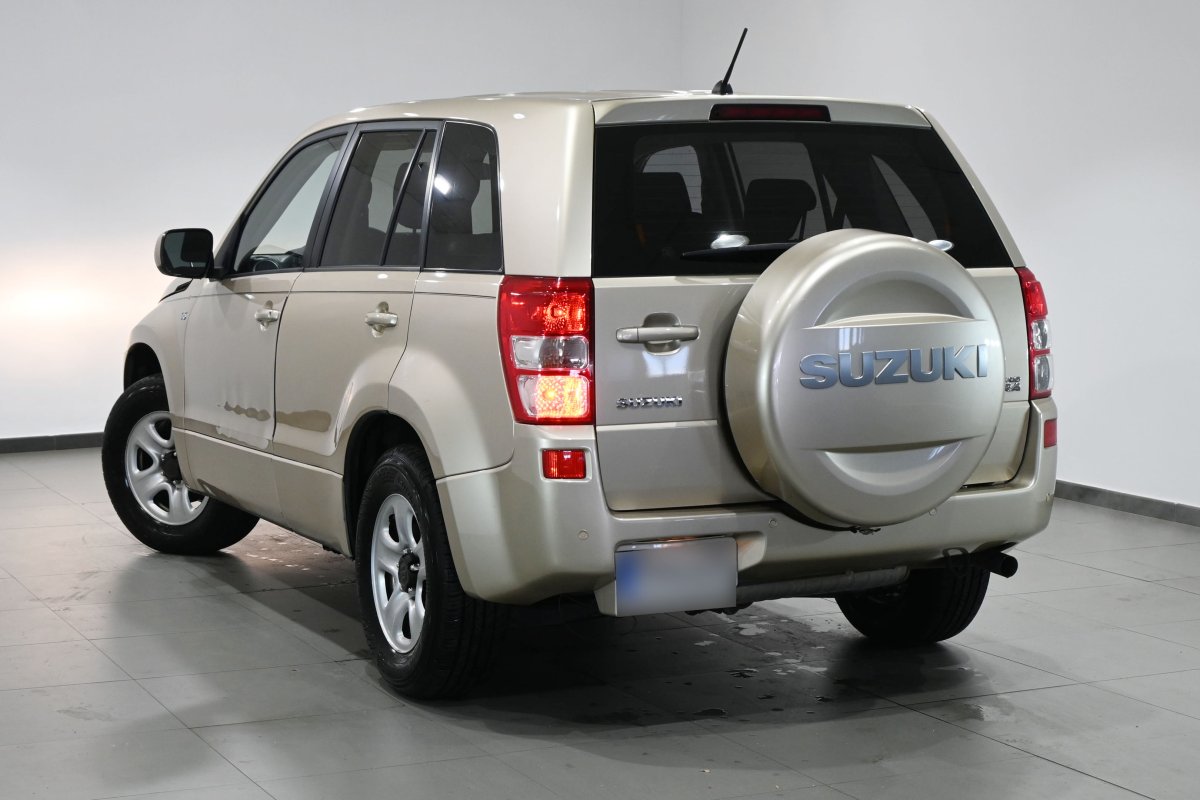 Foto Suzuki Grand 6