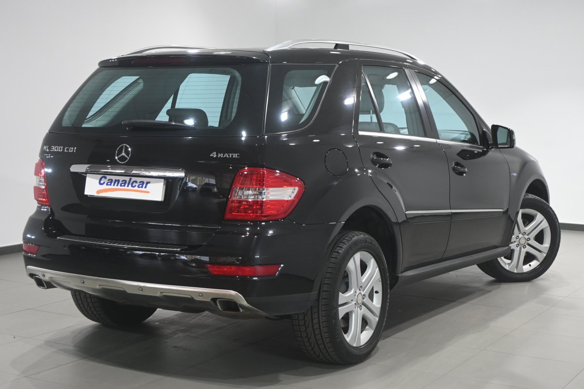 Foto Mercedes-Benz ML 4