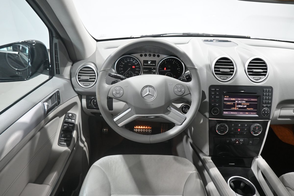 Foto Mercedes-Benz ML 16