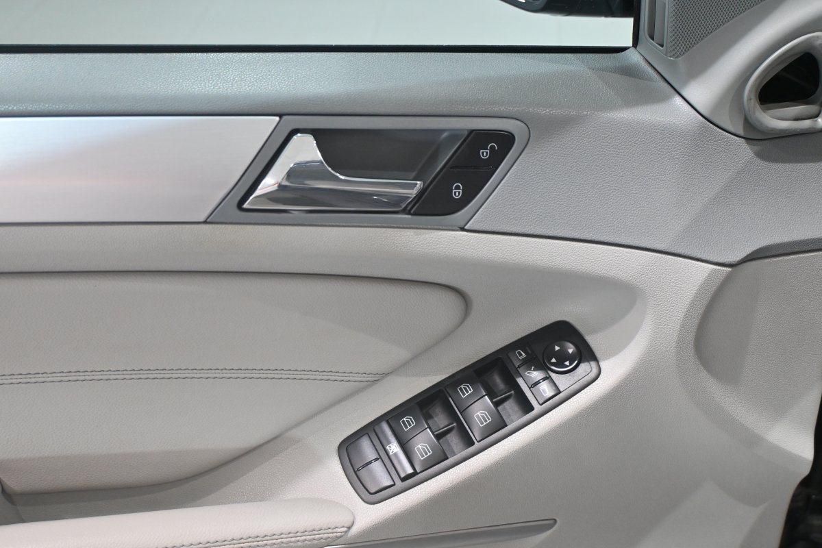 Foto Mercedes-Benz ML 24