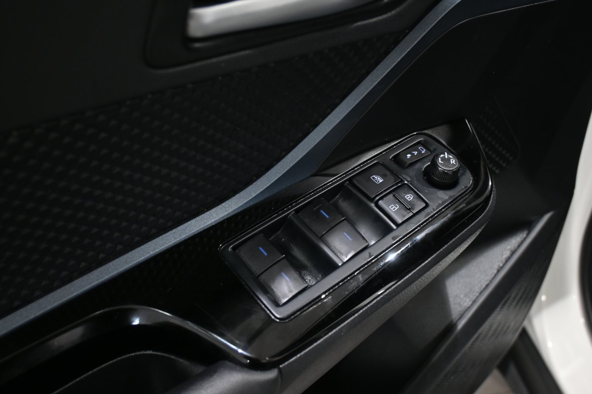 Foto Toyota C-HR 27
