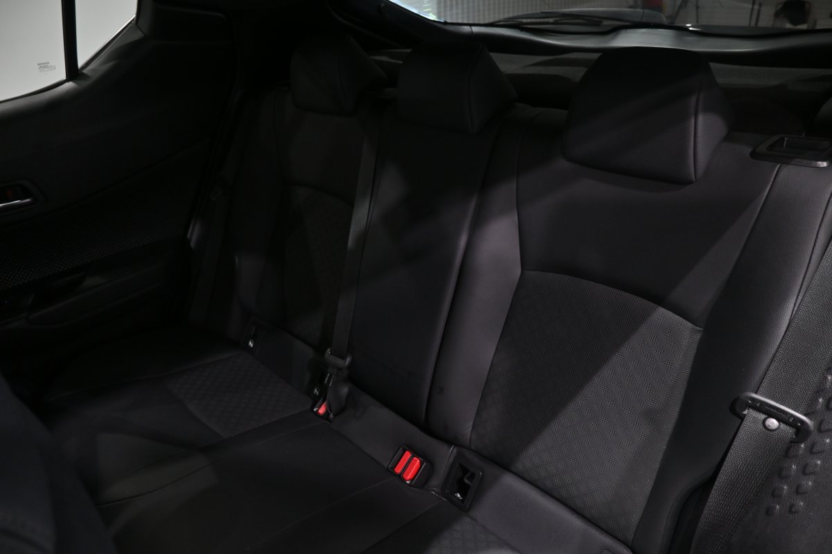 Foto Toyota C-HR 12