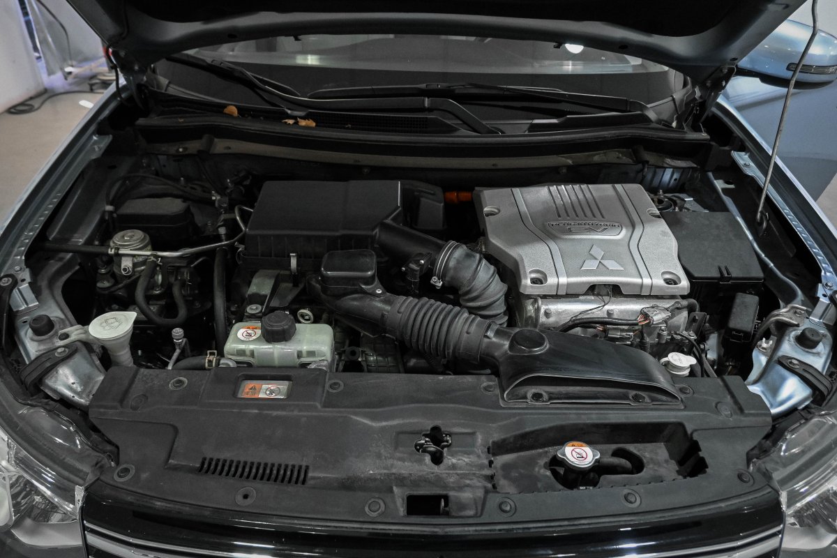 Foto Mitsubishi Outlander 23