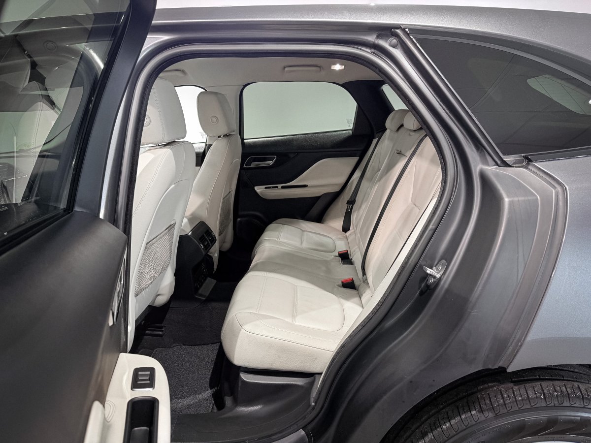 Foto Jaguar F-PACE 11