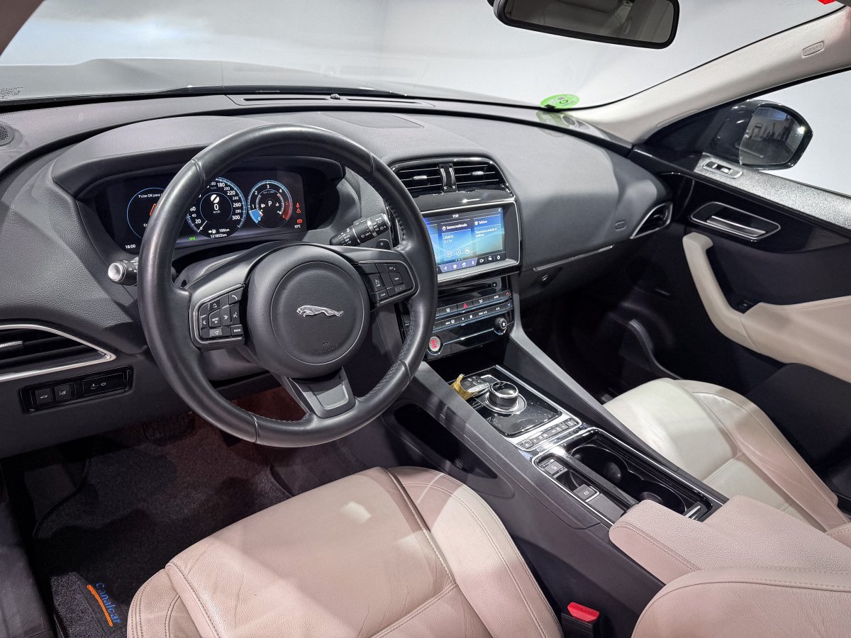 Foto Jaguar F-PACE 9