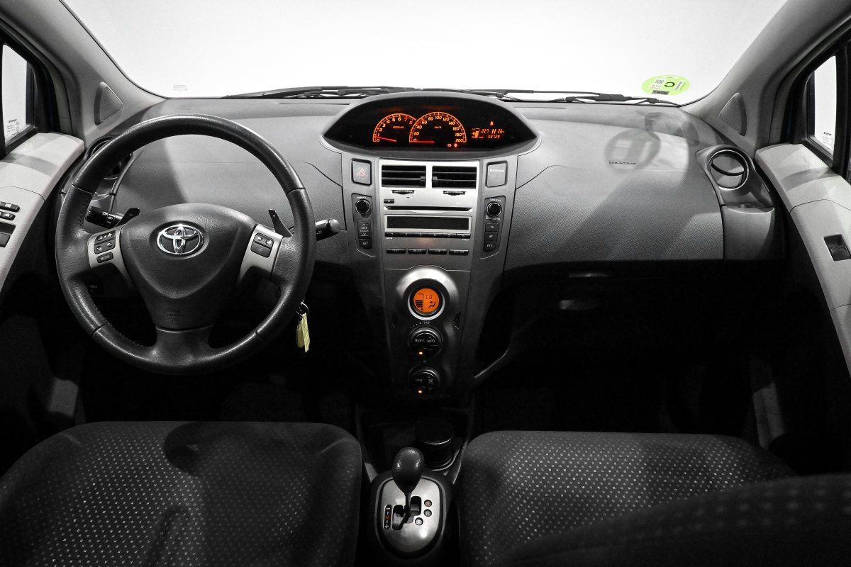 Foto Toyota Yaris 16