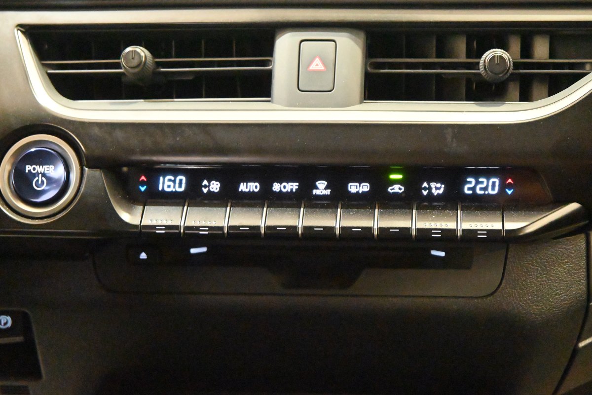 Foto Lexus UX 26