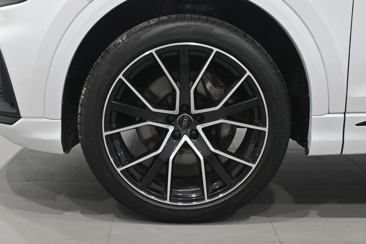 Foto Audi Q8 41