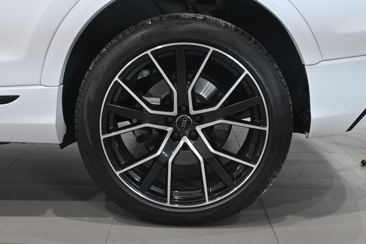 Foto Audi Q8 42