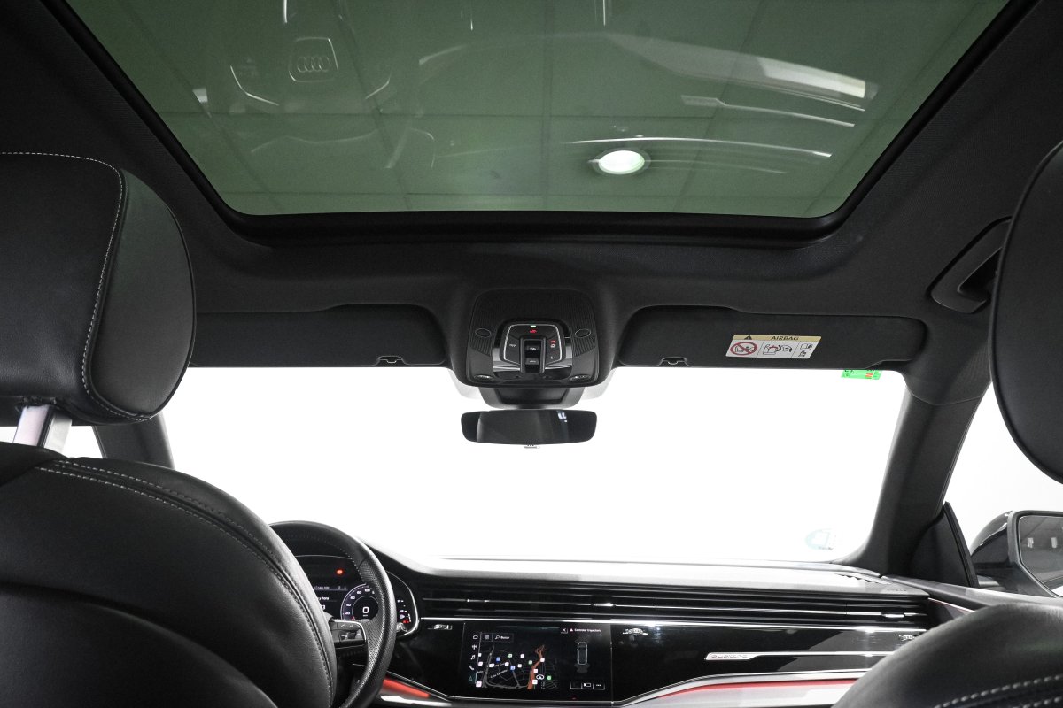 Foto Audi Q8 34