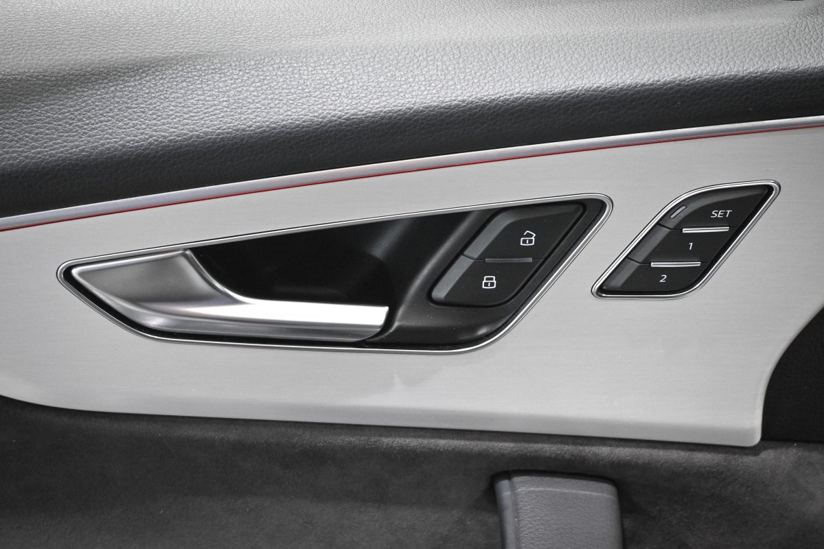 Foto Audi Q8 38