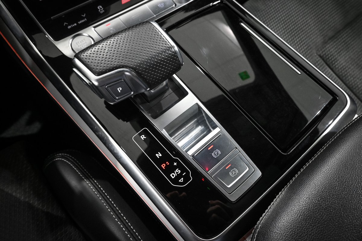 Foto Audi Q8 25