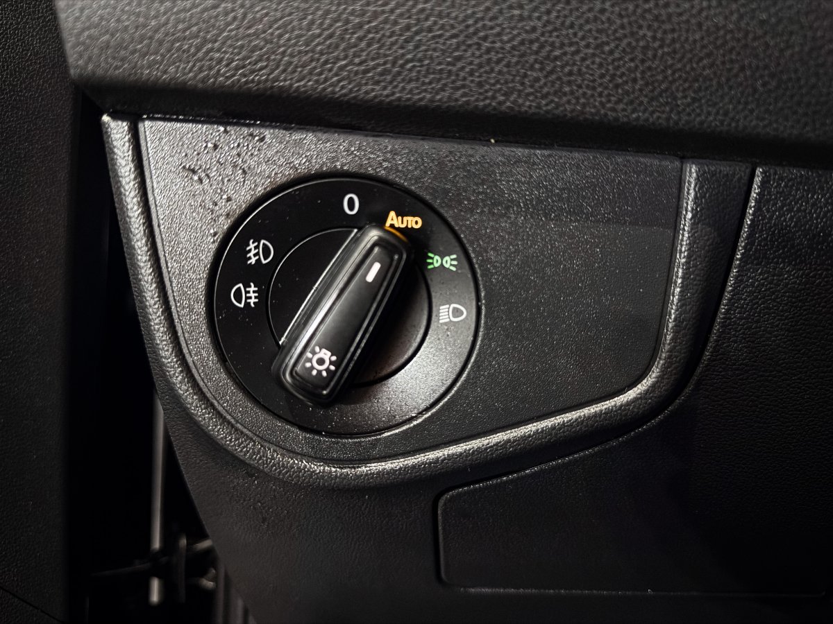 Foto Volkswagen TAIGO 25