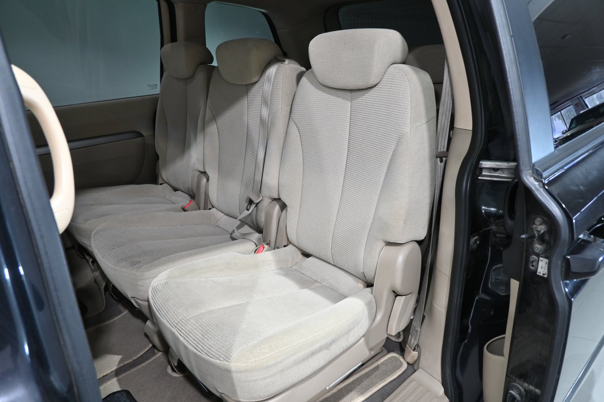 Foto Kia Carnival 12